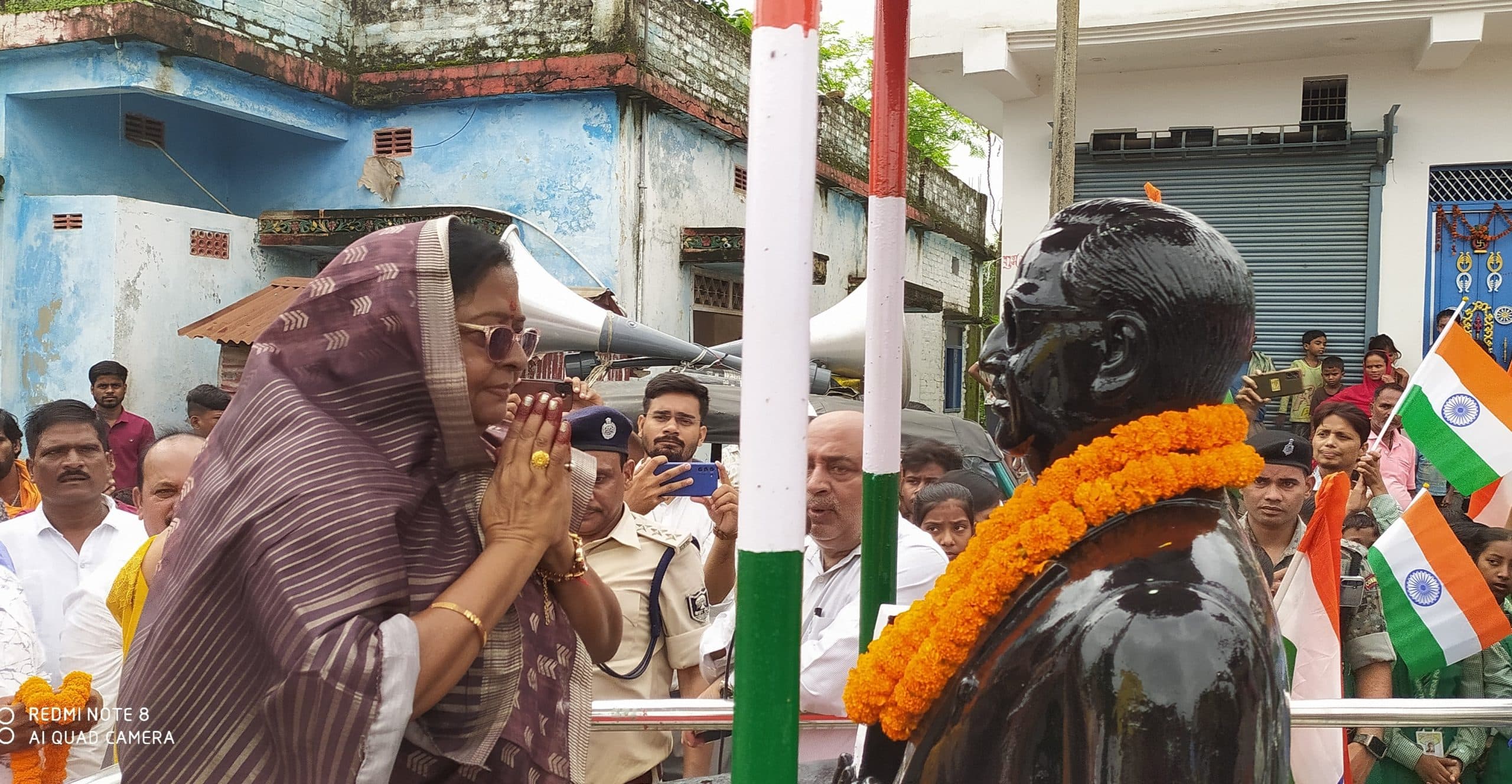 महापुरुषों की प्रतिमाओं पर किया माल्यार्पण