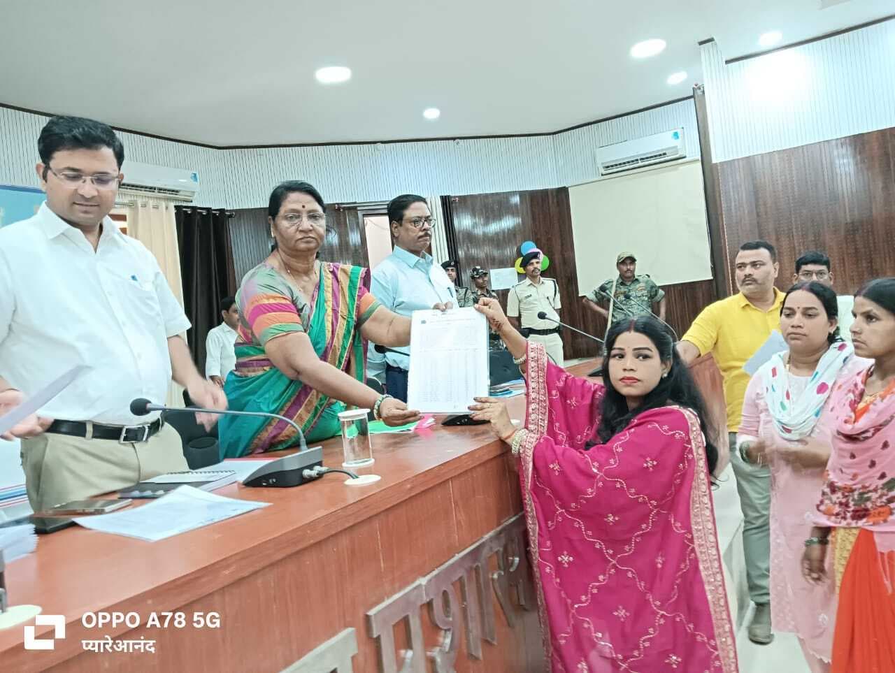 स्वतंत्रता दिवस की पूर्व संध्या पर डीएम ने 97 अभ्यर्थियों को सौंपे नियुक्ति पत्र