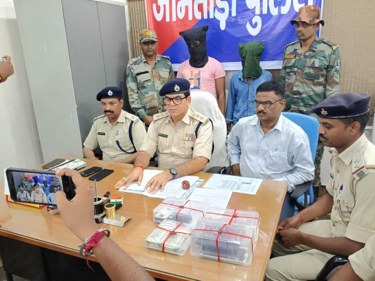 छापेमारी में 1.37 लाख की नगदी के साथ दो साइबर आरोपी गिरफ्तार, भेजा जेल