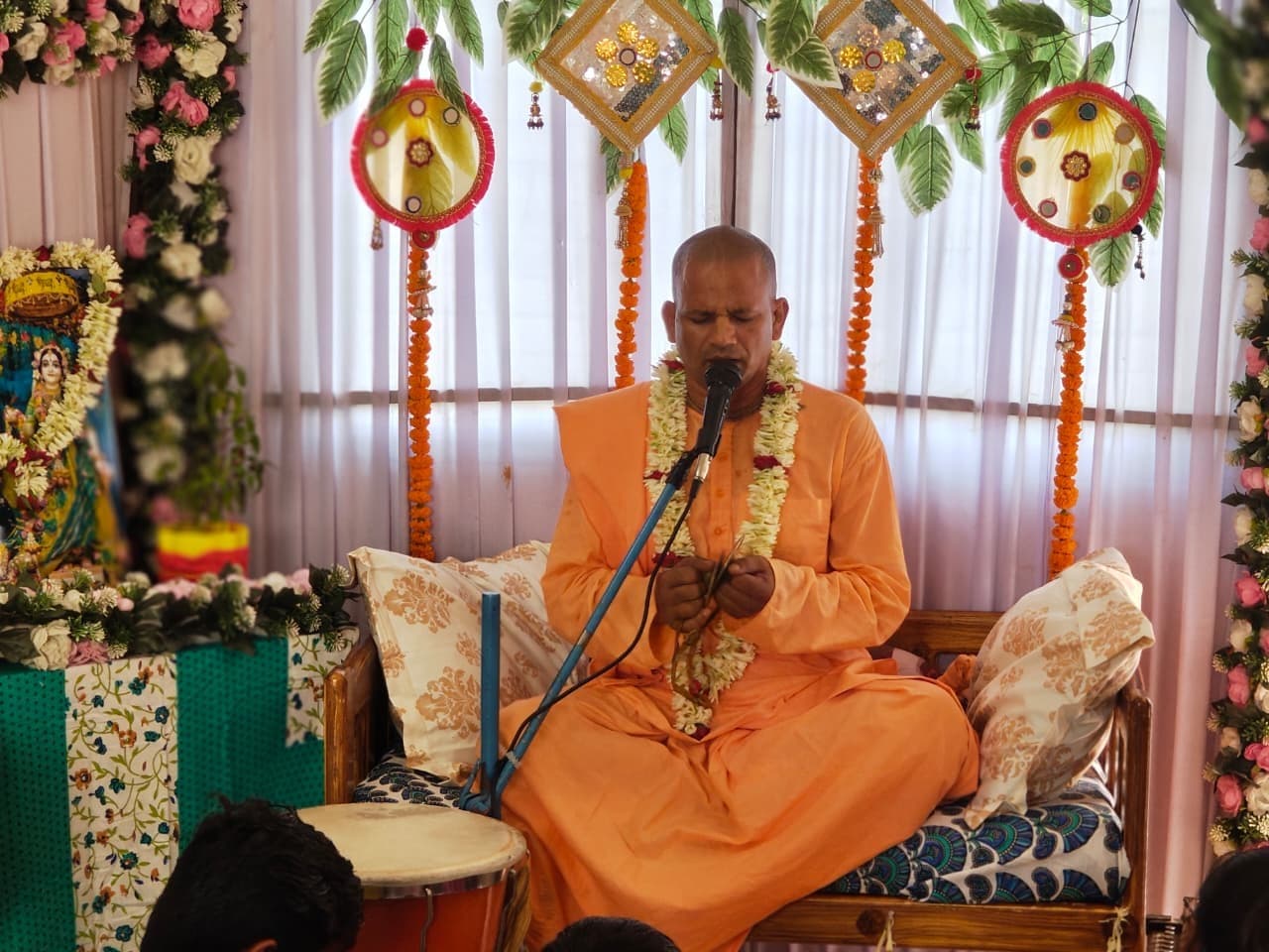 Deoghar News : इस्कॉन मंदिर में श्रीमद् भागवत कथा का शुभारंभ