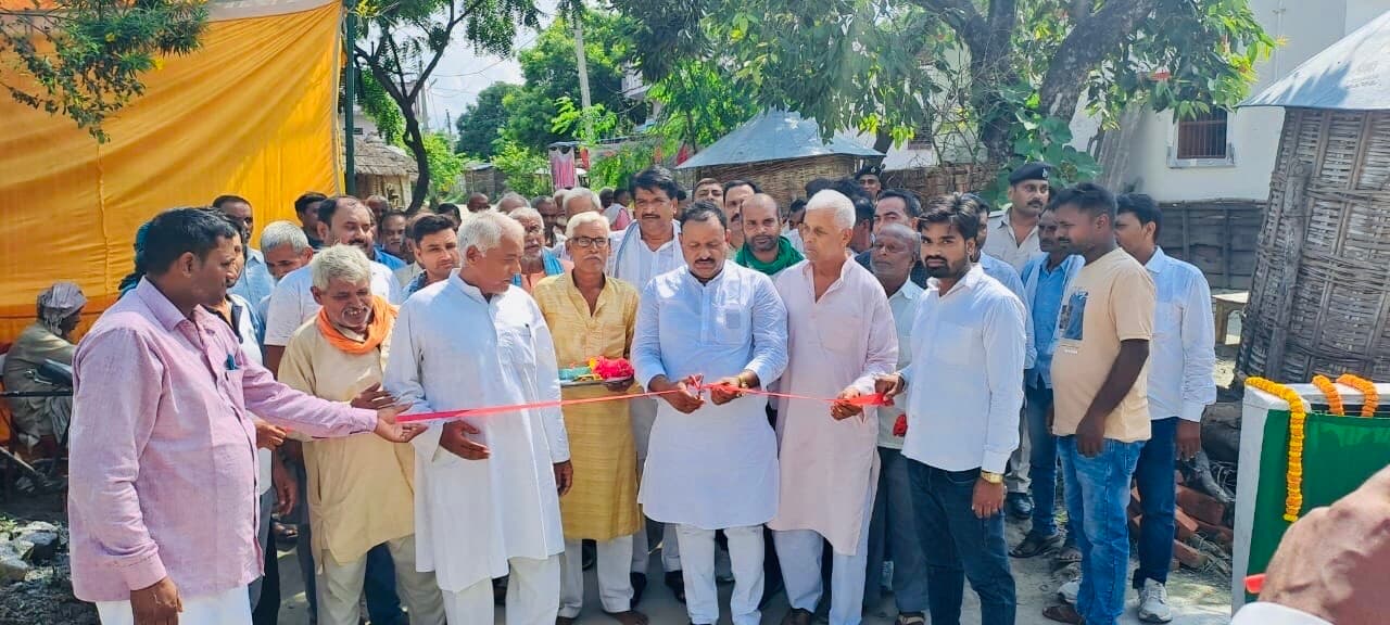 विधायक ने किया सामुदायिक भवन व सड़कों का लोकार्पण