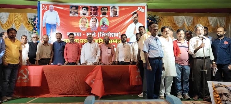 Dhanbad News : लाल झंडा से ही हो सकता है माफिया राज का खात्मा : आनंंद महतो