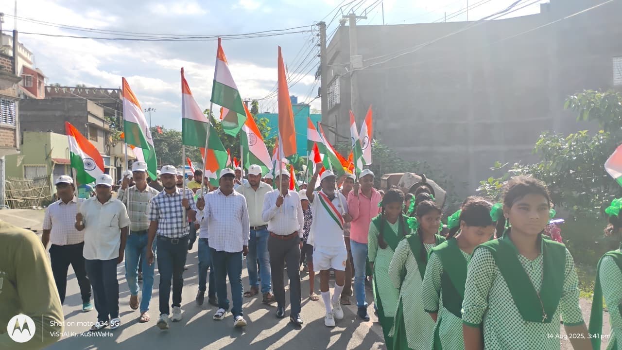 बरहरवा में निकली तिरंगा यात्रा, देशभक्ति नारों से गुंजायमान रहा शहर