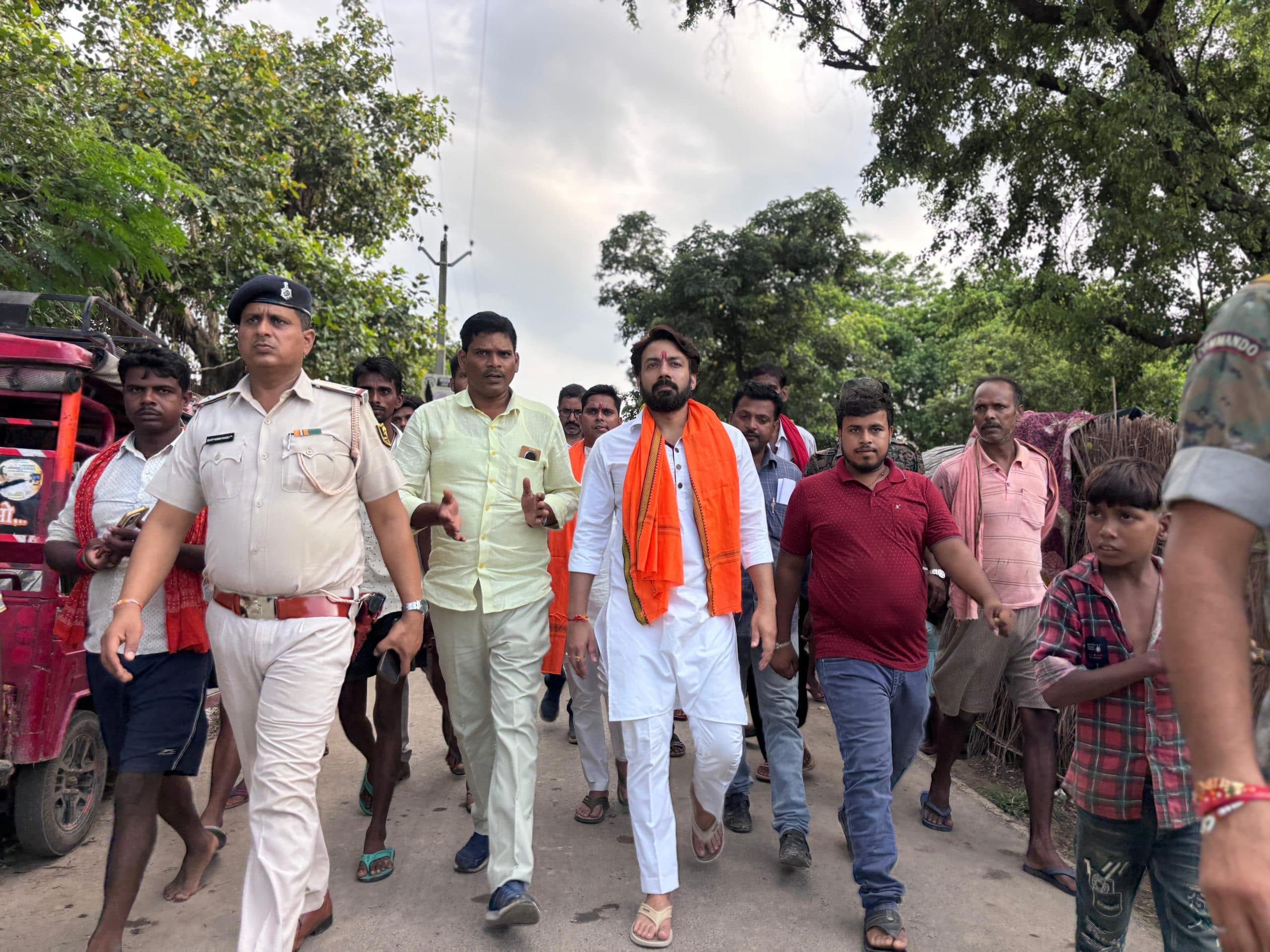 सांसद ने बाढ़ प्रभावित क्षेत्रों का लिया जायजा