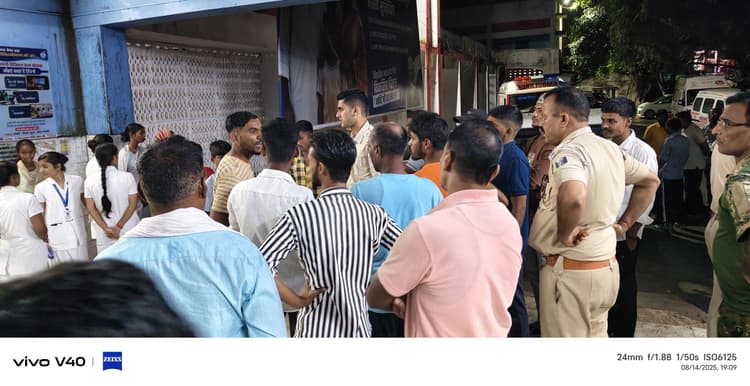वाहन के धक्के से पति-पत्नी की मौत