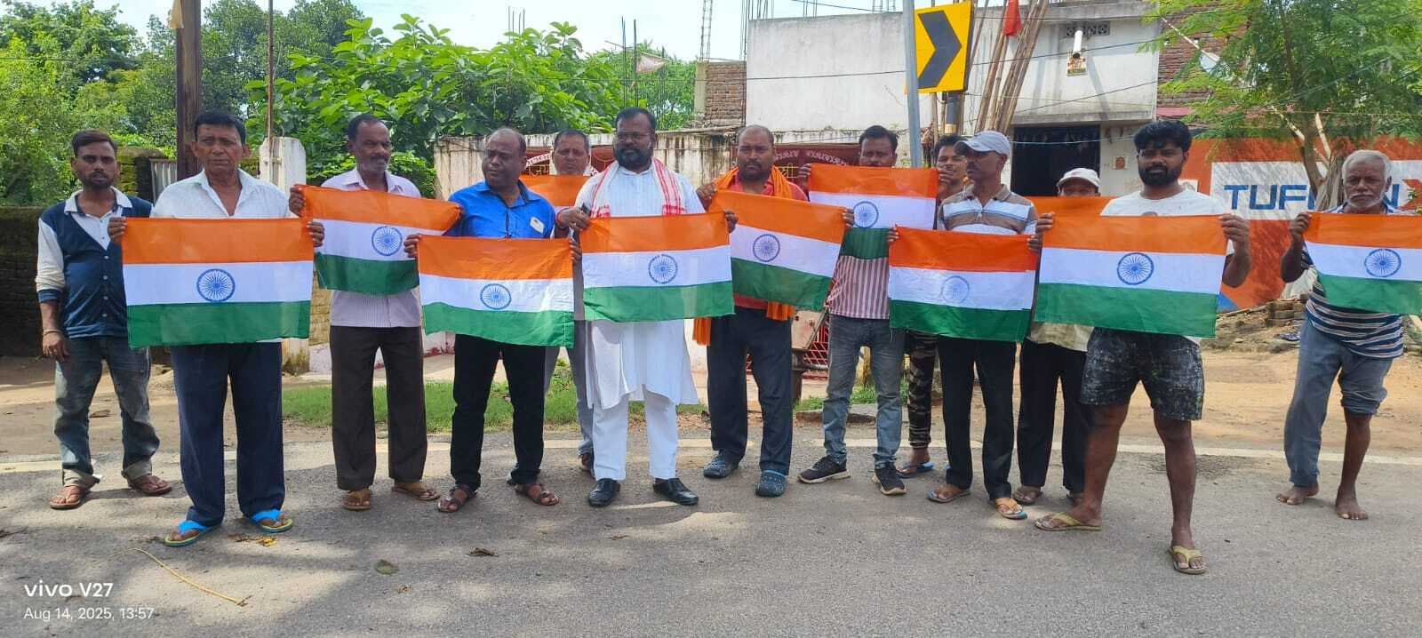 Giridih News: घरों में तिरंगा लगाने का आह्वान