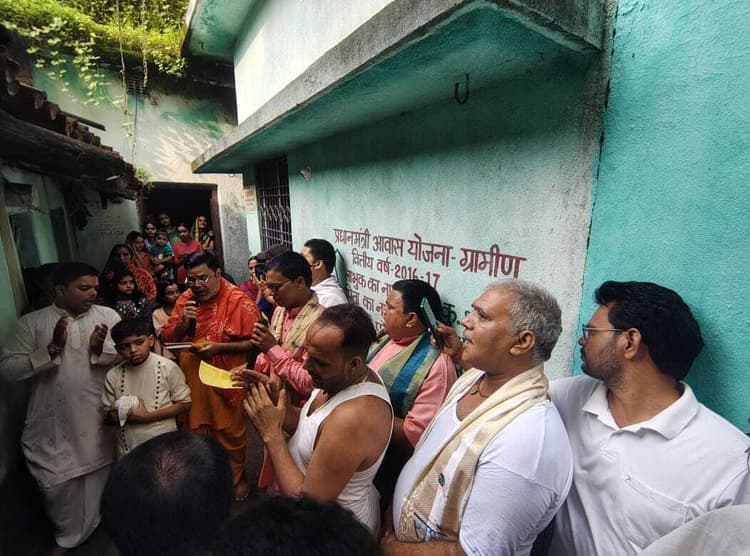 Giridih News :श्री बंशीधर मंदिर में चार दिवसीय श्री कृष्ण जन्माष्टमी महोत्सव शुरू