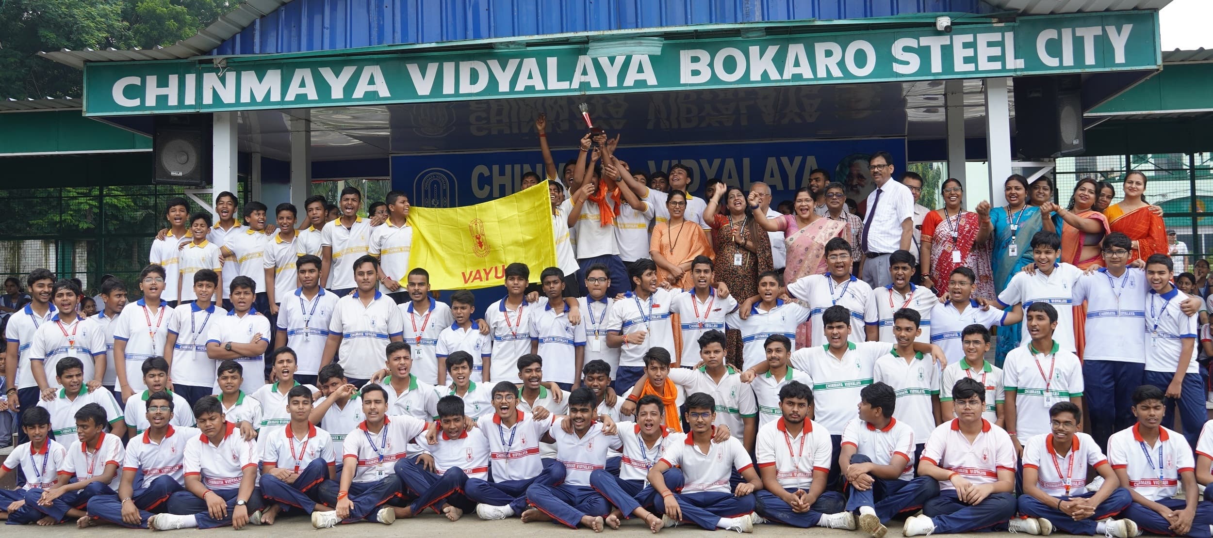 Bokaro News : चिन्मय विद्यालय में दही हांडी इंटर-हाउस प्रतियोगिता