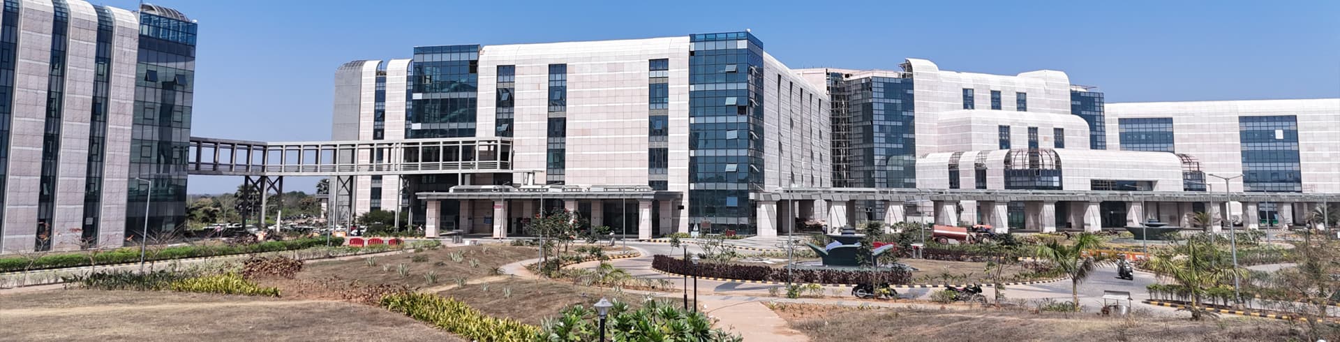 deoghar news : एम्स के आयुष बिल्डिंग में अमृत फार्मेसी के बढ़ेंगे काउंटर, समय पर मिलेगी दवाइयां