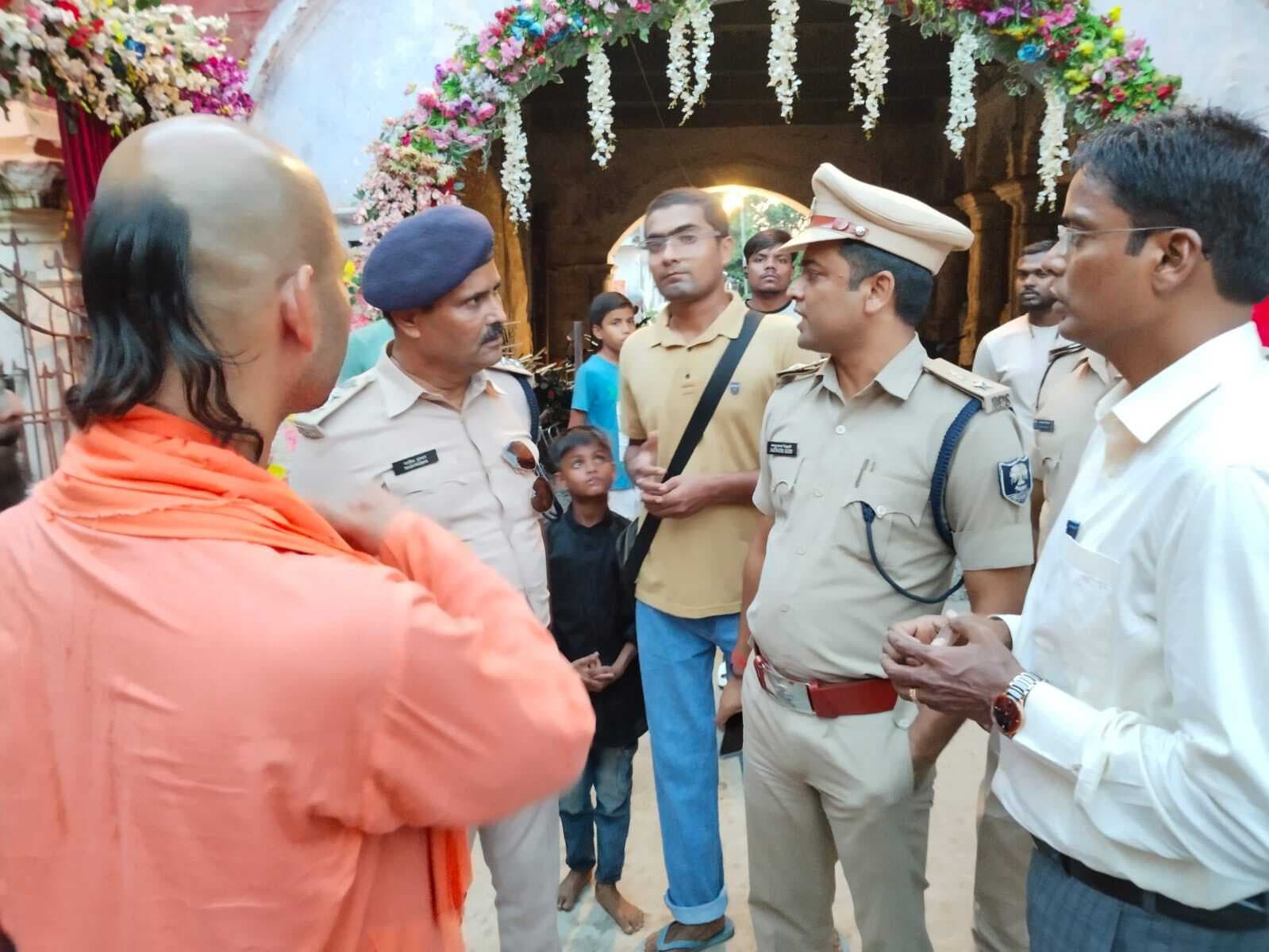 Darbhanga News: कृष्ण जन्माष्टमी को लेकर डीएम एवं एसएसपी ने किया इस्कॉन मंदिर शुभंकरपुर का निरीक्षण