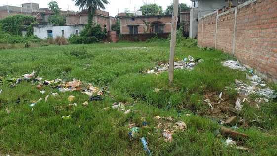 गंगटा क्षेत्र में जलजमाव और मच्छरों से त्रस्त लोग