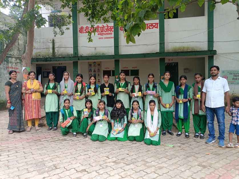 प्रतिभा को मिला मंच, देशभक्ति रंगों में ढली छात्राओं की कला