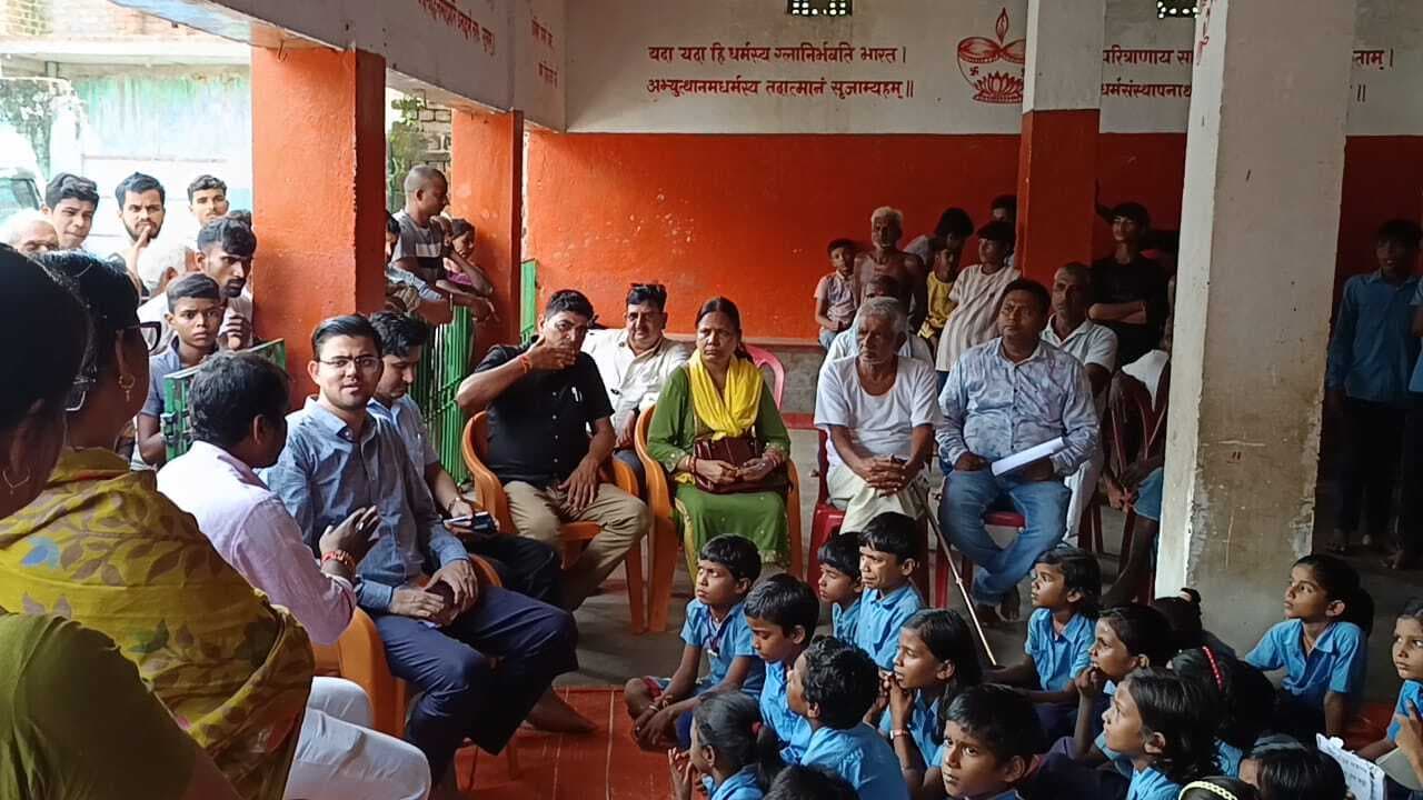 डीपीओ के आश्वासन पर नौवें दिन छात्रों ने धरना तोड़ा