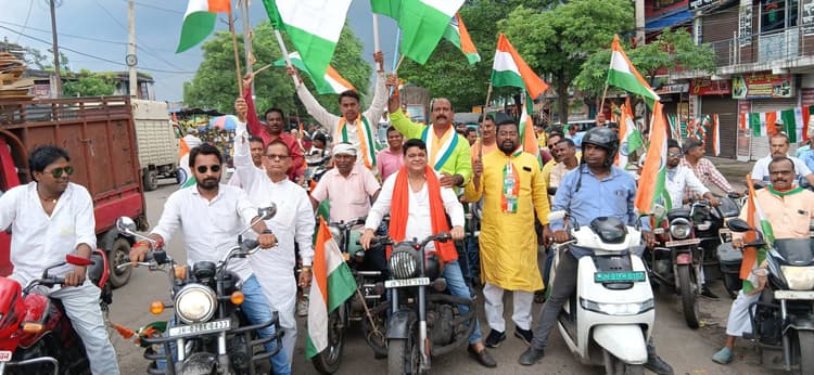 Bokaro News : बेरमो की सड़कों पर दिखा देशभक्ति का जज्बा