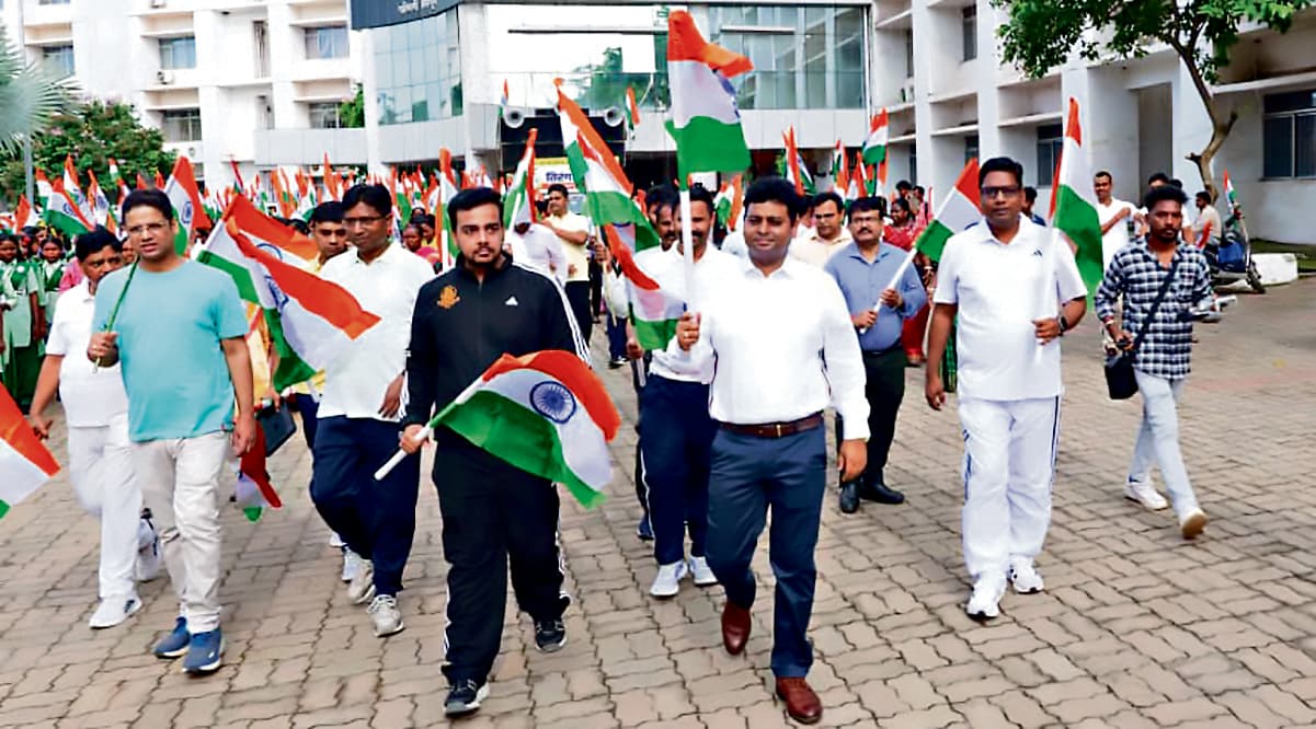 Chaibasa News : तिरंगा को घरों में लगाकर दिलों में भी बसायें