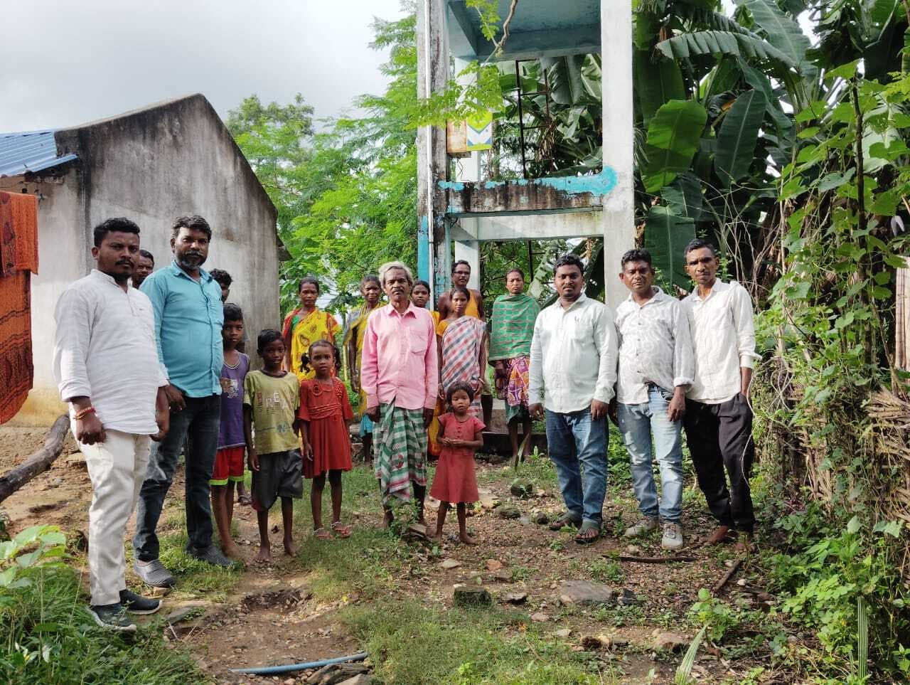 East Singhbhum News : टोला की जलमीनार से स्वास्थ्य खराब केंद्र में रक्त जांच की सुविधा नहीं