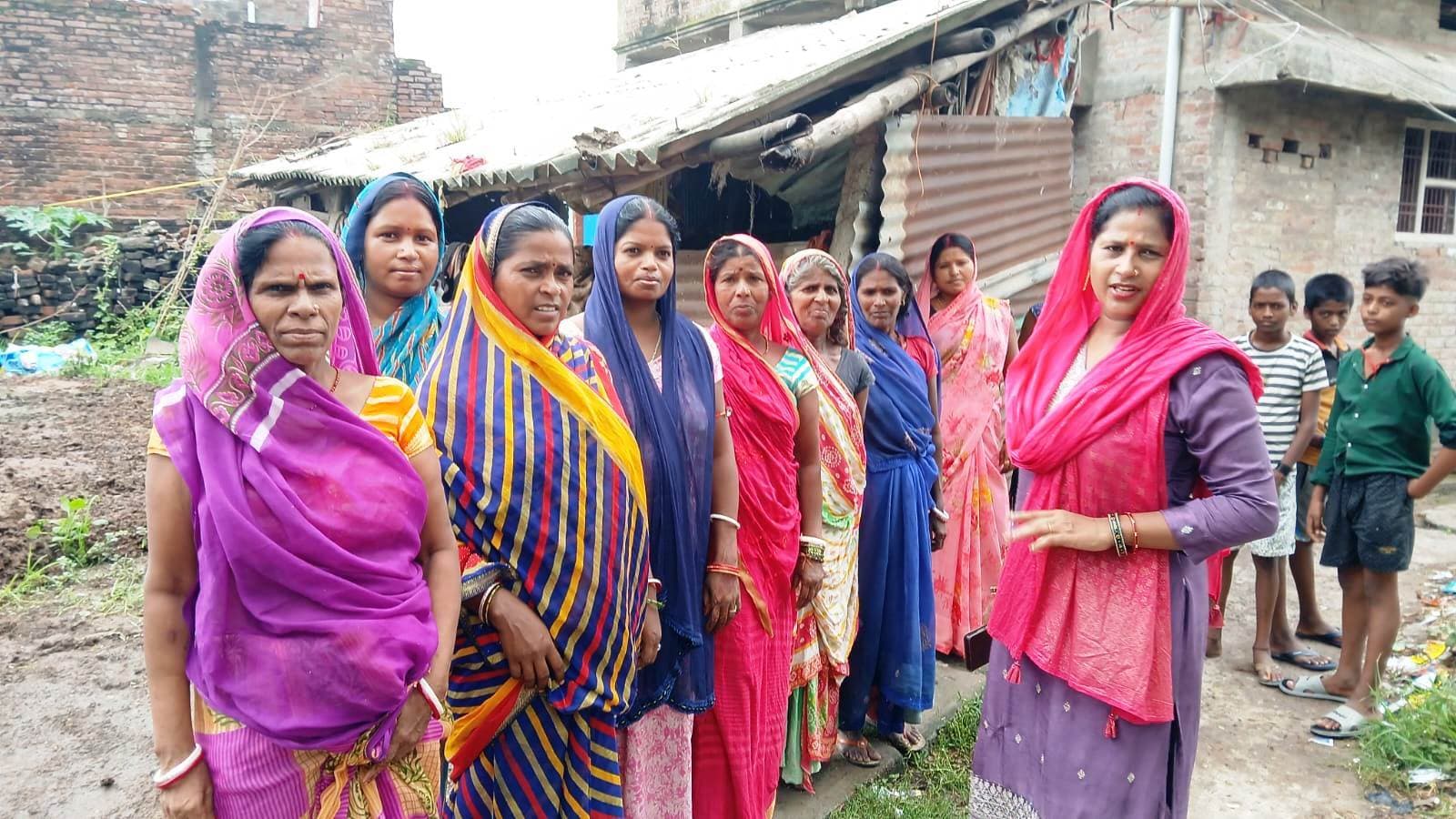 Bhagalpur news बाढ़ पीड़ित कर रहे प्रार्थना, हे गंगा मईया, अब लौट जाओ…