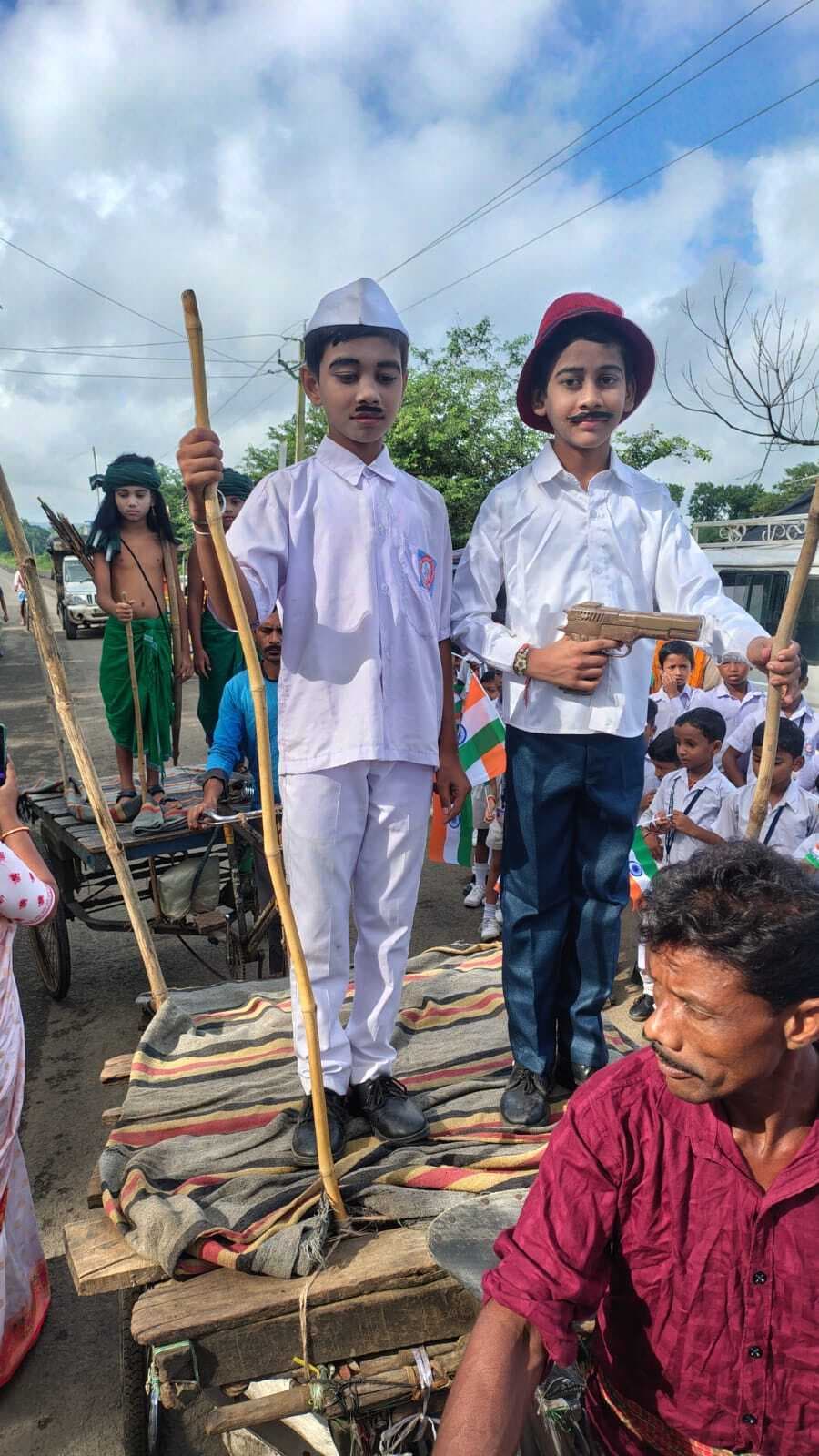 स्वतंत्रता दिवस पर बच्चों ने मनमोहक झांकी प्रस्तुत किया