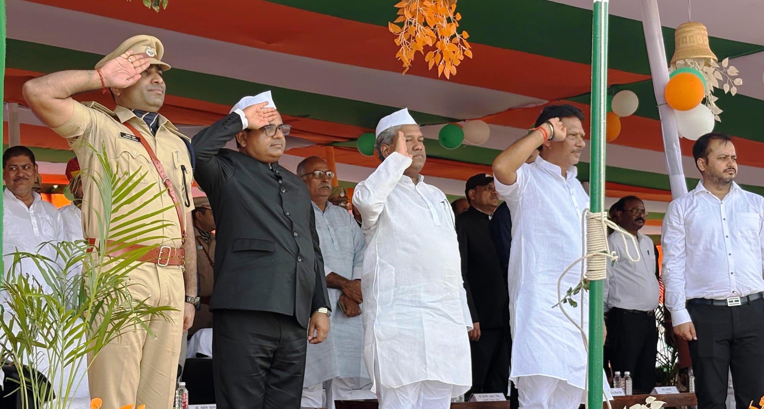 सभी क्षेत्रों में तेजी से विकास की ओर अग्रसर है जिला : प्रभारी मंत्री