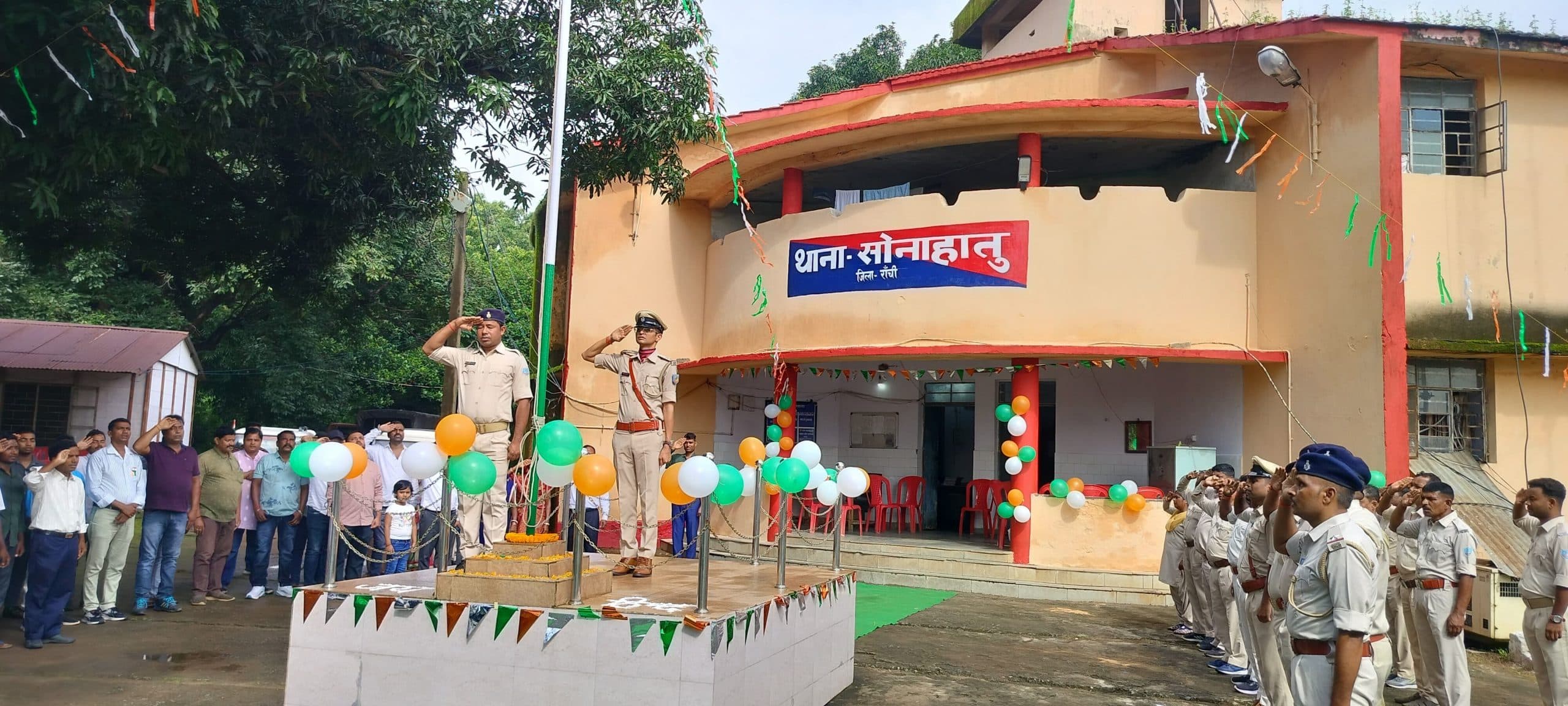 न्यूज 1. सोनाहातु में हर्षोल्लास के साथ झंडोत्तोलन किया गया