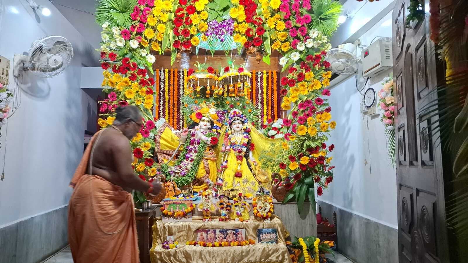 श्रीकृष्ण जन्माष्टमी पर इस्कॉन मंदिर में उमड़ा श्रद्धा का सैलाब