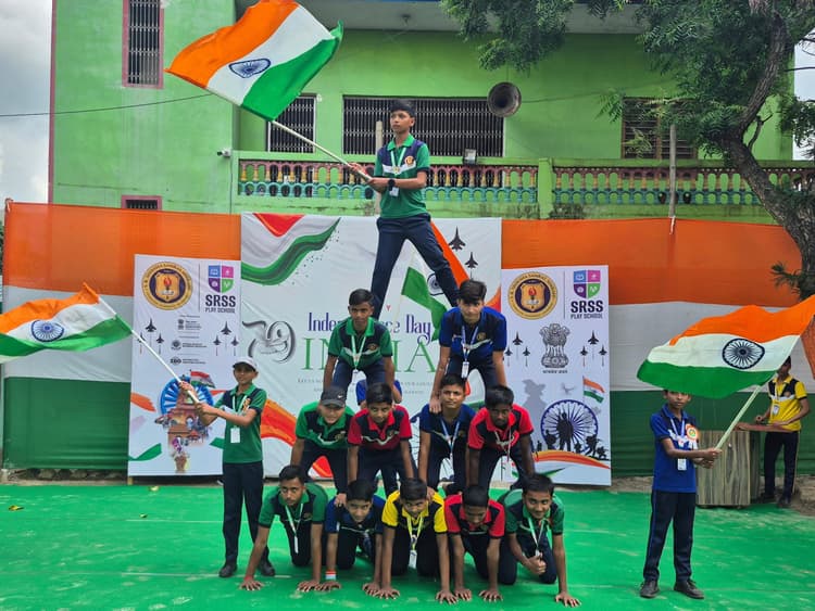 स्कूली बच्चों ने  कार्यक्रम के माध्यम से राष्ट्र्प्रेम का दिया संदेश