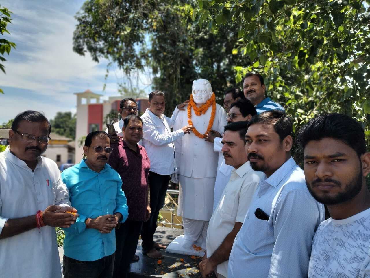 भाजपाइयों ने पुण्यतिथि पर अटल बिहारी वाजपेयी को किया याद