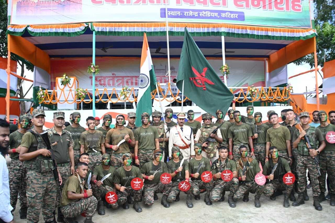 कटिहार सैन्य छावनी में निकला तिरंगा शोभा यात्रा