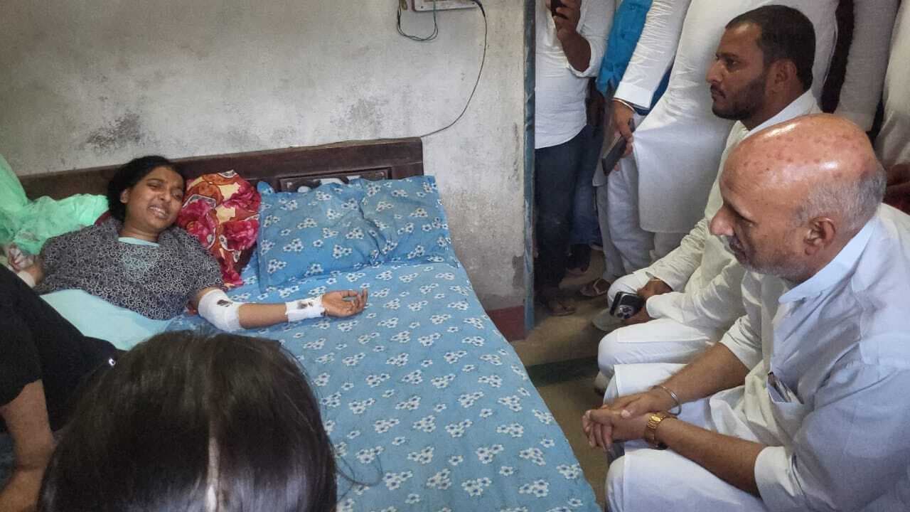 डीएमसीएच हत्याकांड: मधेपुरा विधायक पहुंचे मृतक राहुल मंडल के घर, बोले तनुप्रिया की पढ़ाई का खर्च उठाऊंगा