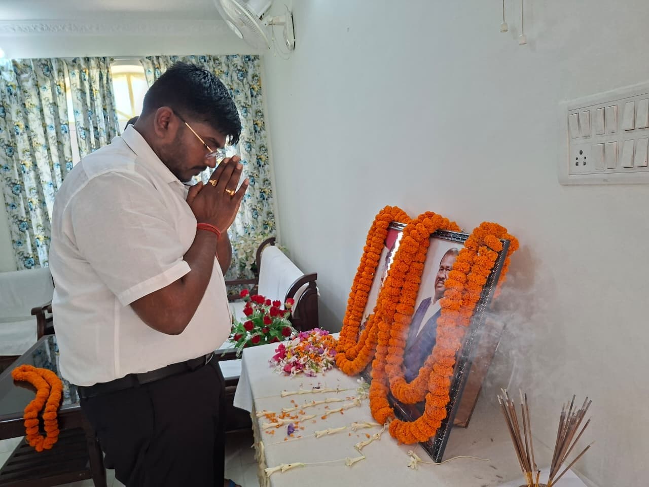 डीसी ने शिक्षा मंत्री के निधन पर जताया शोक