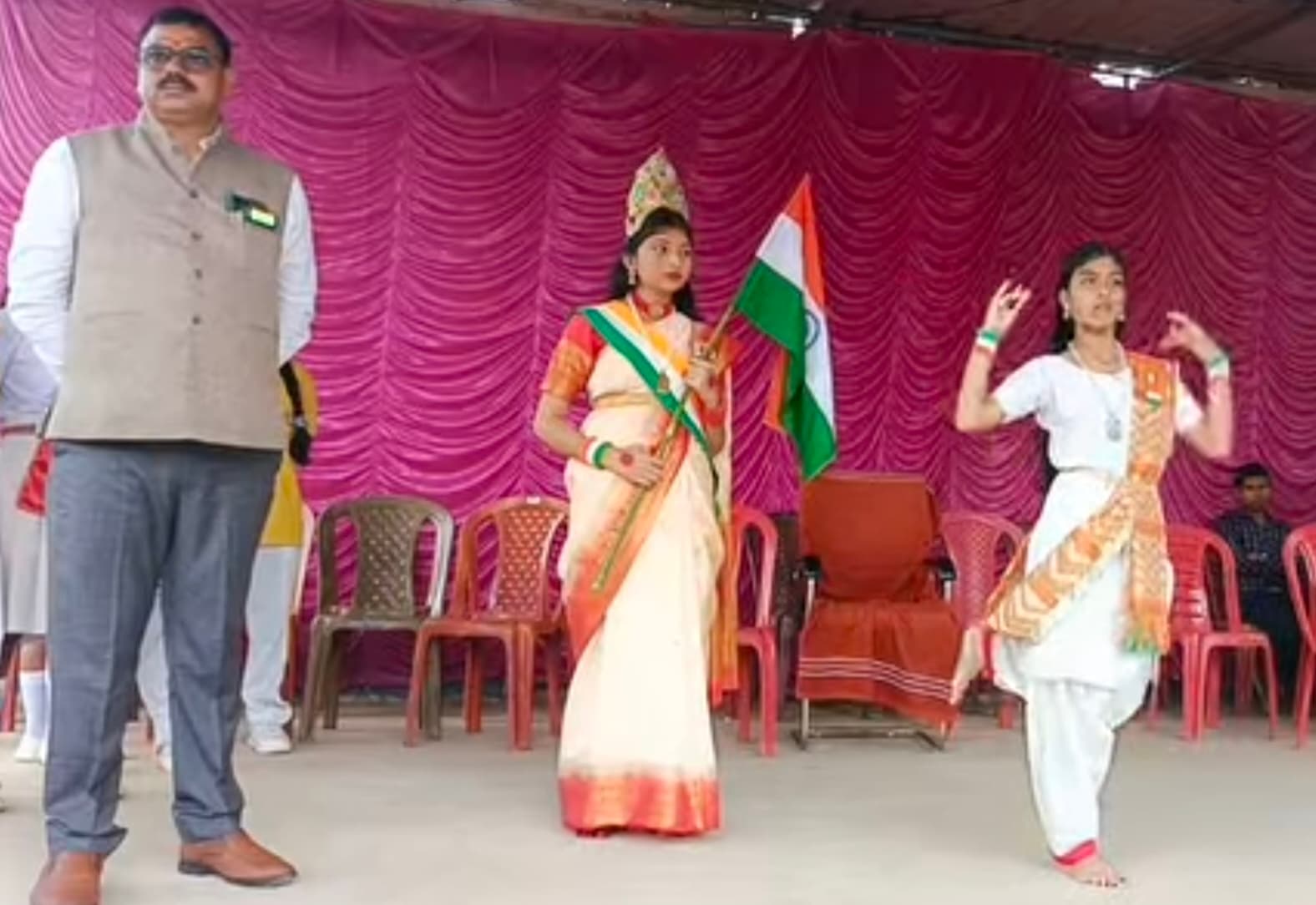 सांस्कृतिक कार्यक्रम में बच्चों ने दिखायी प्रतिभा