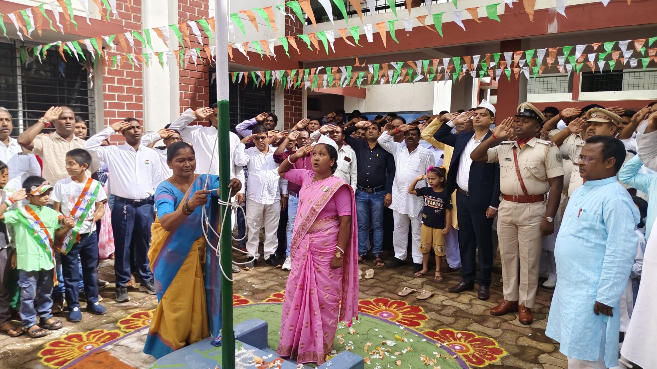 पालोजोरी में शान से लहराया तिरंगा