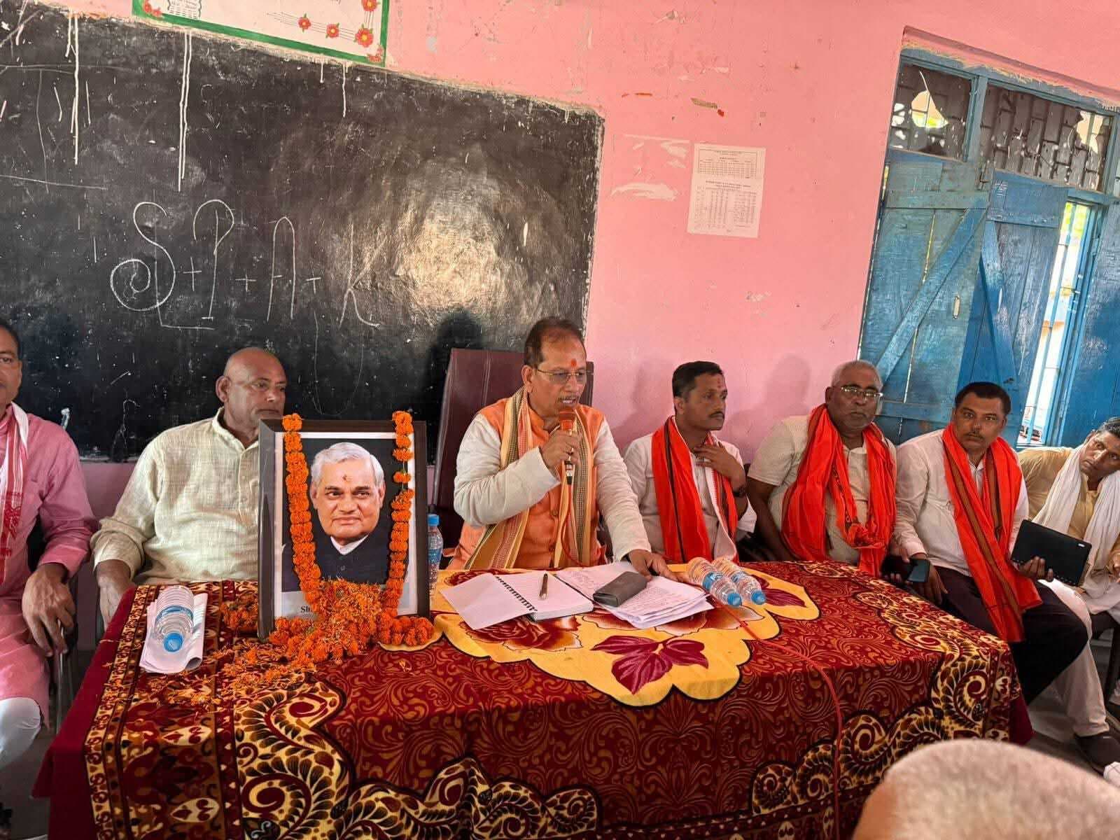 जनसंवाद में डिप्टी सीएम ने विकास योजनाओं पर की चर्चा