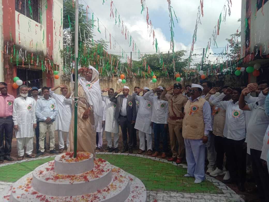मारगोमुंडा : स्वतंत्रता दिवस पर किया गया झंडोत्तोलन