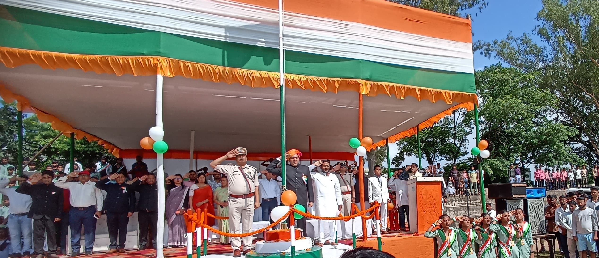 Giridih News: पुनीत राय स्टेडियम में हुआ मुख्या आयोजन