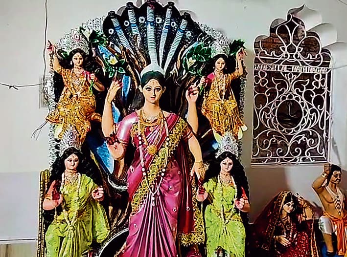 Bhagalpur News : भव्य रूप में सजा प्राचीन मनसा मंदिर, प्रतिमाएं स्थापित, आज चढ़ेगी डलिया