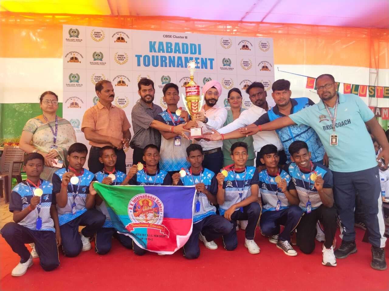 Giridih News: सलूजा गोल्ड इंटरनेशनल स्कूल में सीबीएसई क्लस्टर थ्री कबड्डी स्पर्धा का समापन