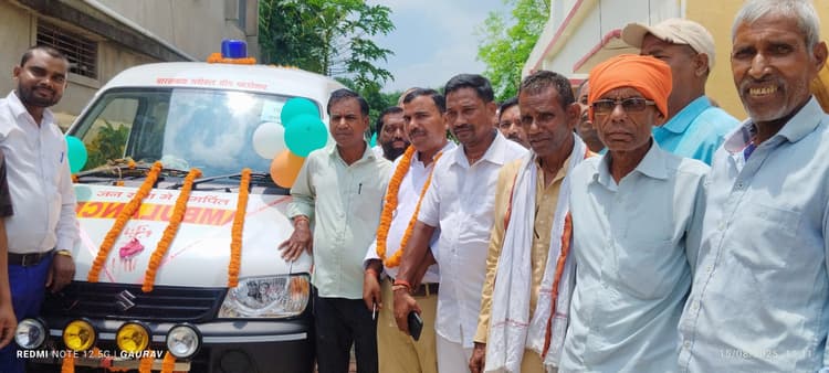 Giridih News: खेतको पंचायत वासियों के लिए उपलब्ध कराया गया एंबुलेंस