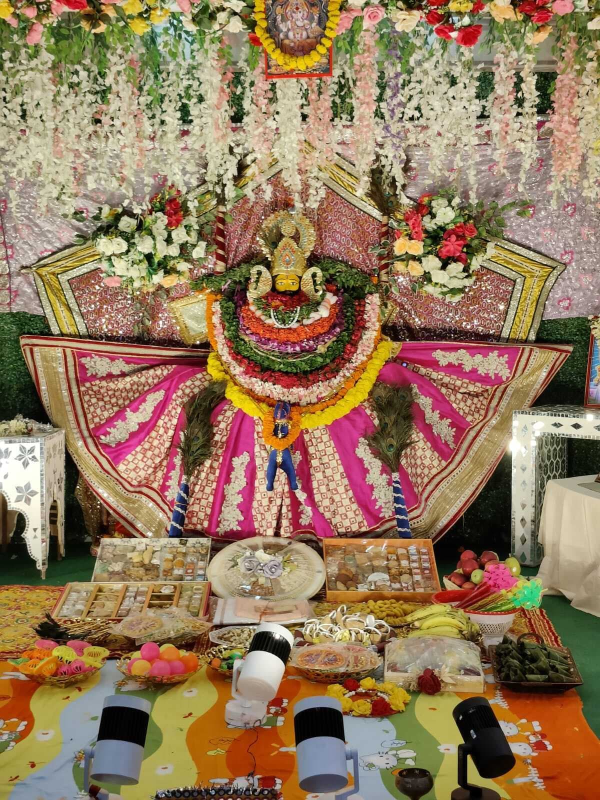 Giridih News: जन्माष्टमी : खाटू श्याम का सजा दरबार, भजन गायकों ने बांधा शमां