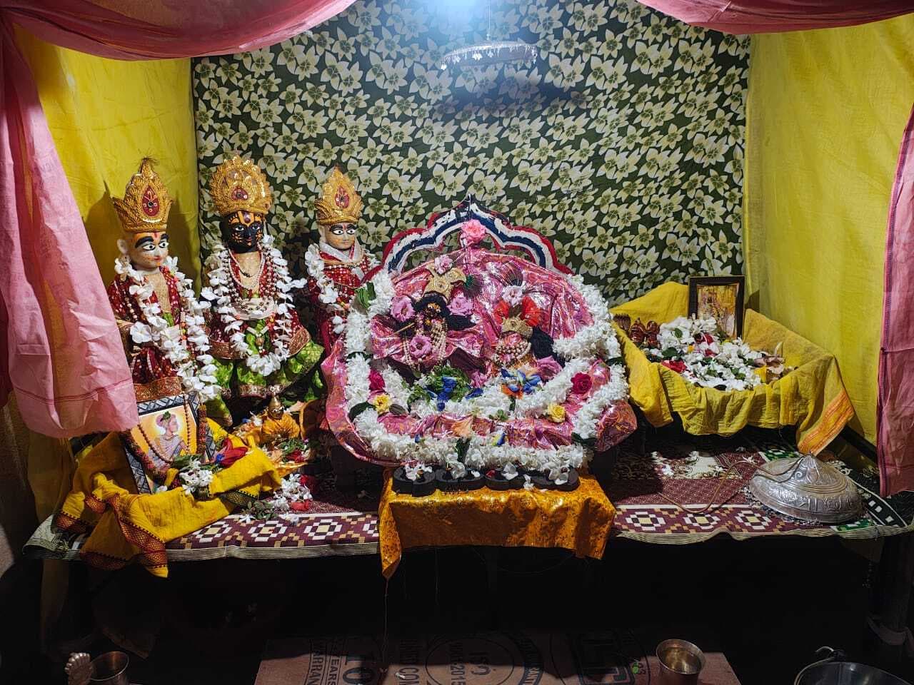 Giridih News: श्री बंशीधर मंदिर में जन्माष्टमी की धूम