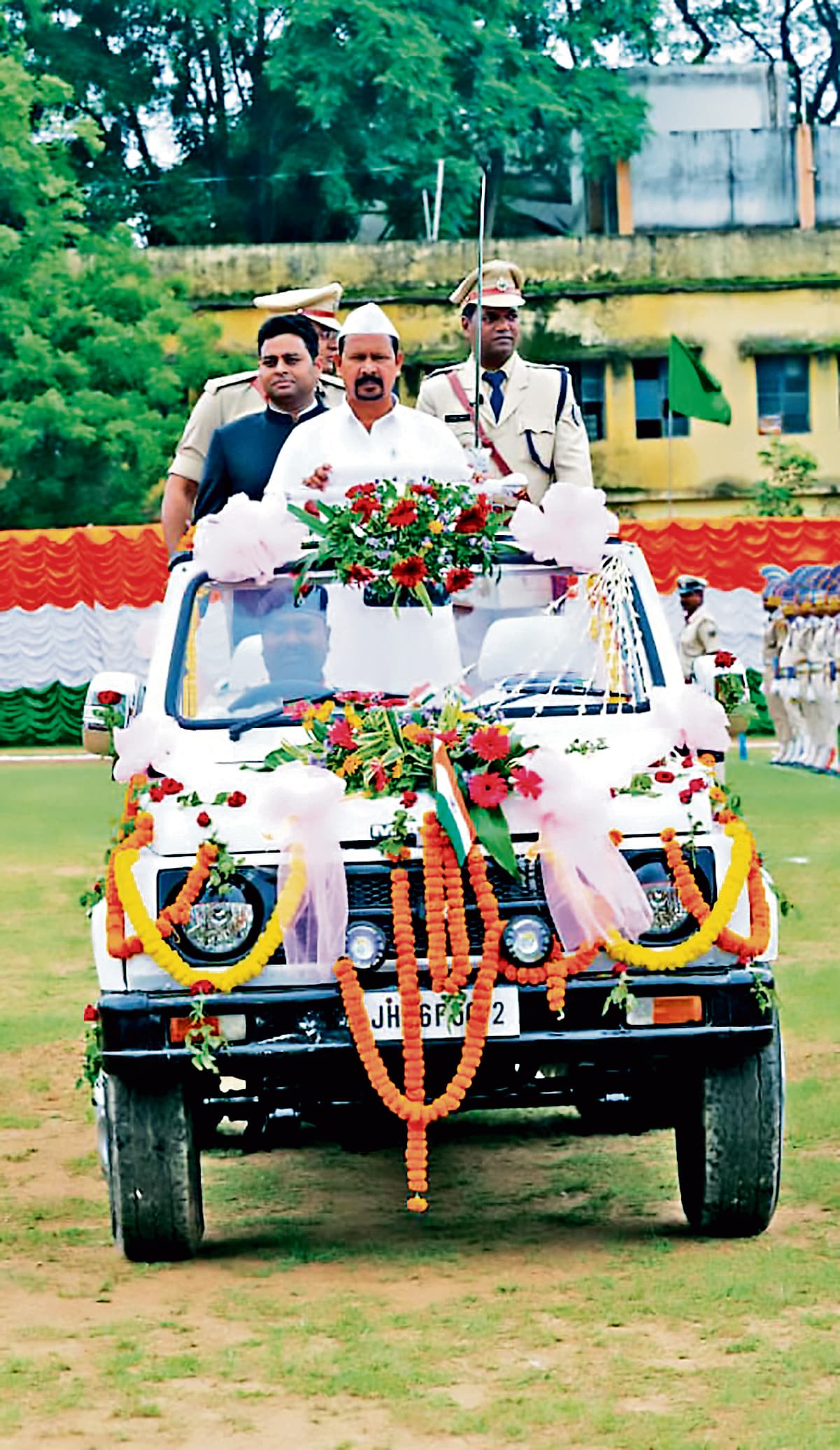 Chaibasa News : हिंसा त्याग कर राष्ट्र की मुख्यधारा से जुड़ें भटके नौजवान - दीपक बिरुआ