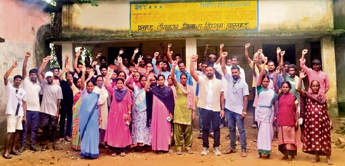 Chaibasa News : एक शिक्षक के भरोसे गंजिया मध्य विद्यालय