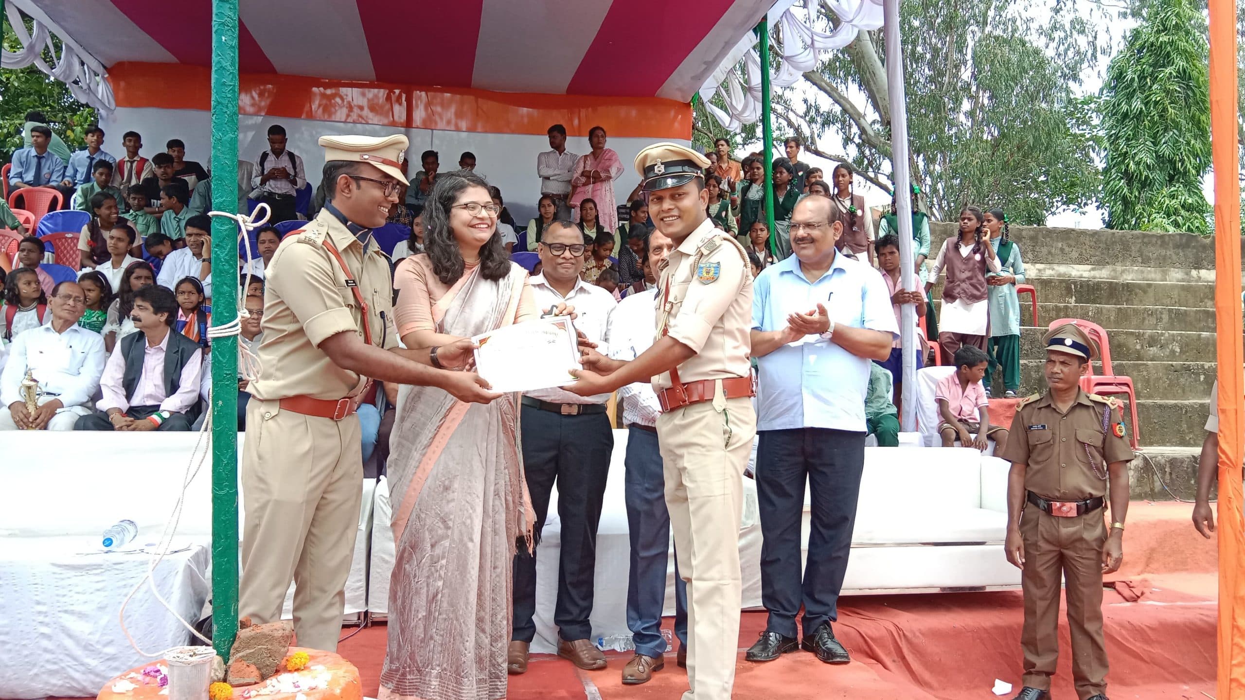 Chaibasa News : सेवा संस्थान, मैट्रिक व इंटर के विद्यार्थी हुए सम्मानित