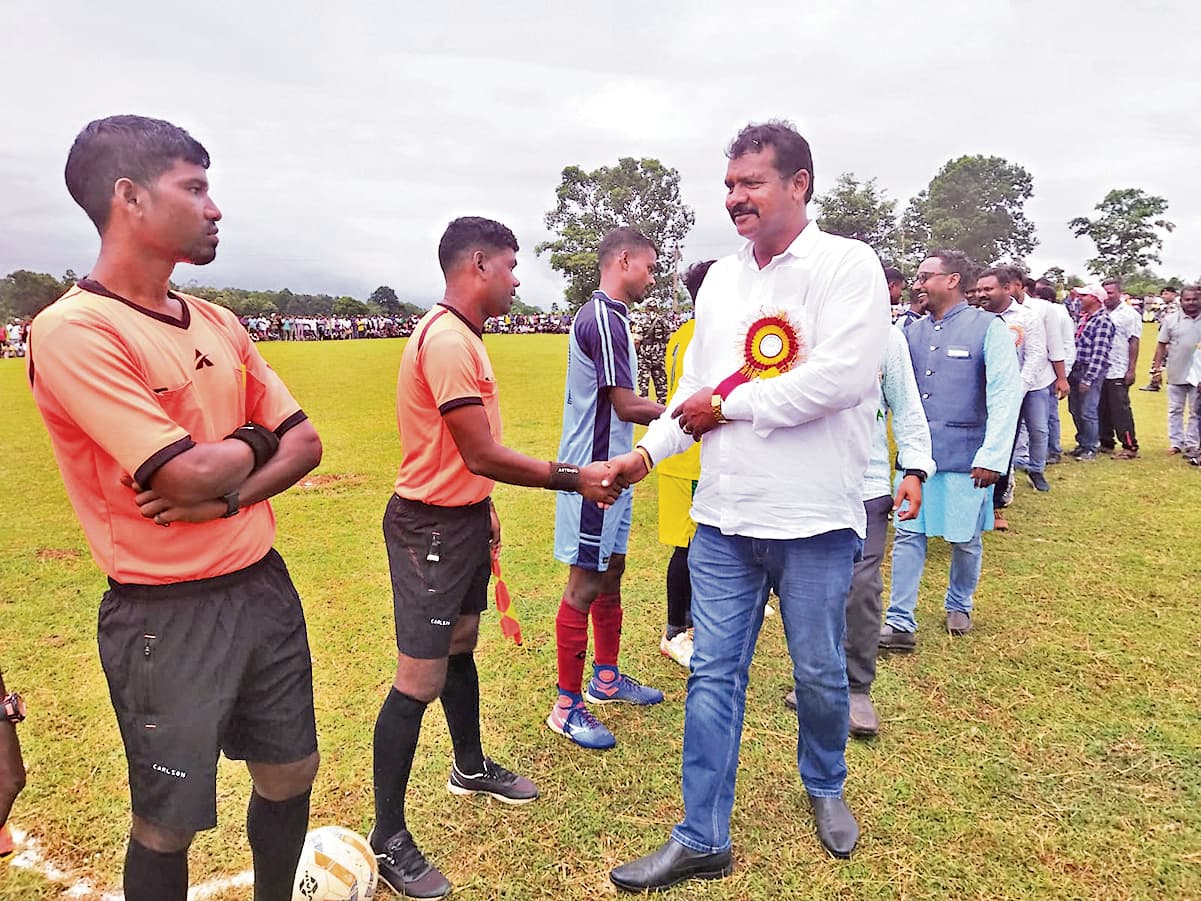 Chaibasa News : नशापान से दूर रहें खिलाड़ी : सोनाराम