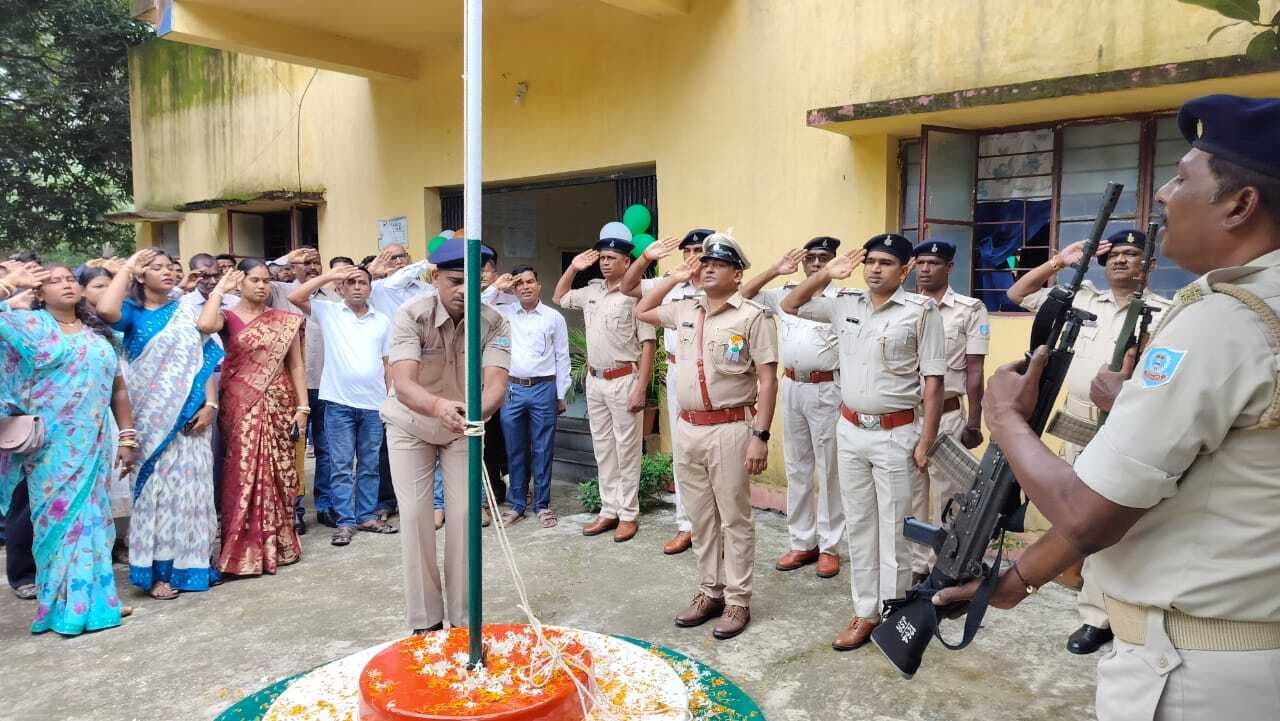 East Singhbhum News : पोटका में आजादी का जश्न, प्रभातफेरी निकली