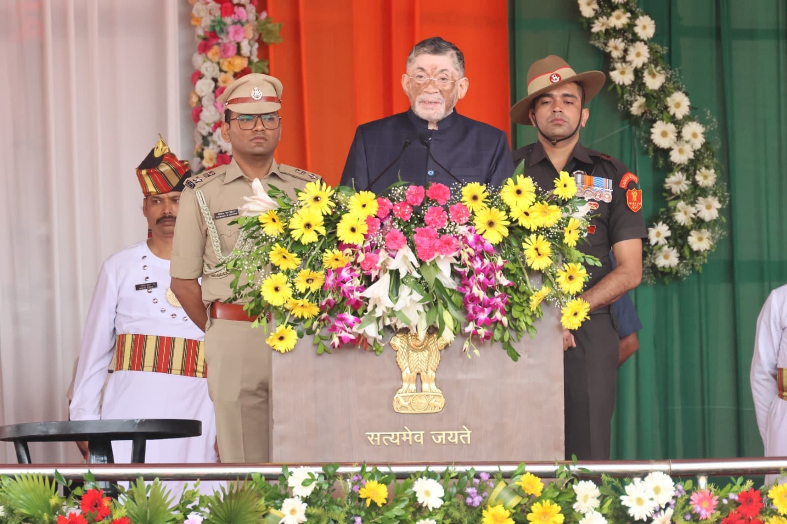 Ranchi news : देश के साथ प्रगति के पथ पर अग्रसर है झारखंड : राज्यपाल