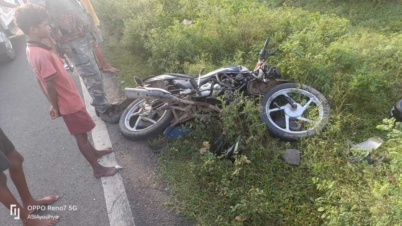 अज्ञात वाहन की चपेट में आने से बाइकसवार घायल