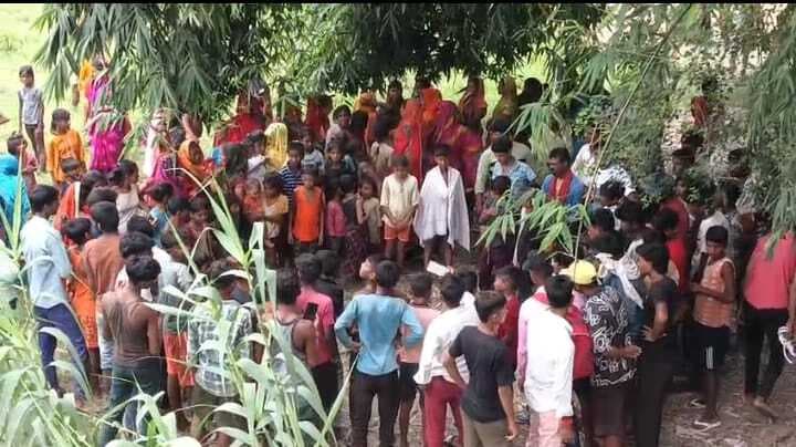 Bettiah : अनियंत्रित होकर पीपी तटबंध से पलटा ओवरलोड ईंट लदी ट्रैक्टर-ट्रॉली, चालक की मौत