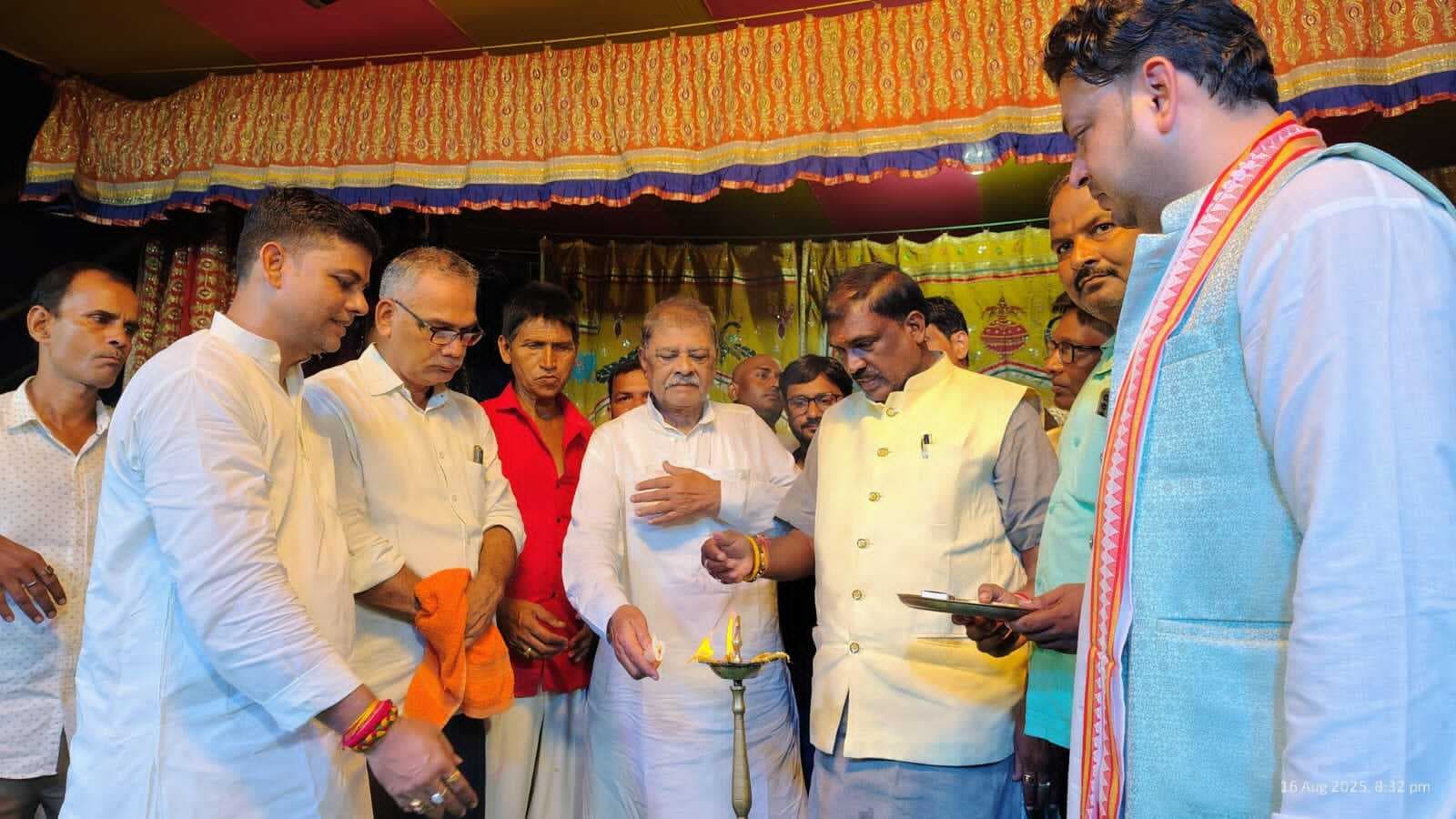 hajipur news. जन्माष्टमी समारोह का पंचायती राज मंत्री ने किया उद्घाटन