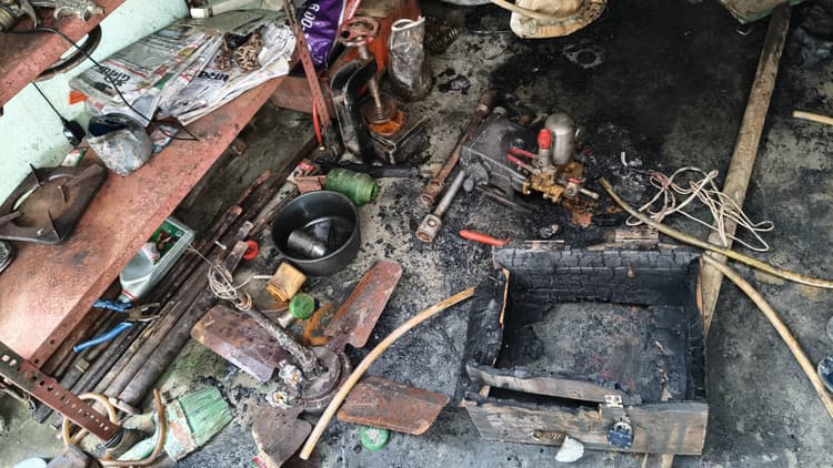 बाइक रिपेयरिंग सेंटर में लगी आग, 50 हजार का सामान व नकदी जलकर राख